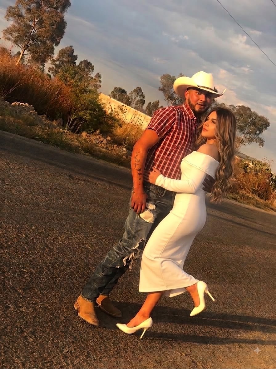 Jessenia y Carlos juntos, en una fotografía en blanco y negro